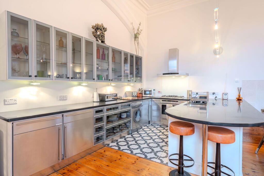 Additional property image - Wine Street, Frome, BA11 1EN