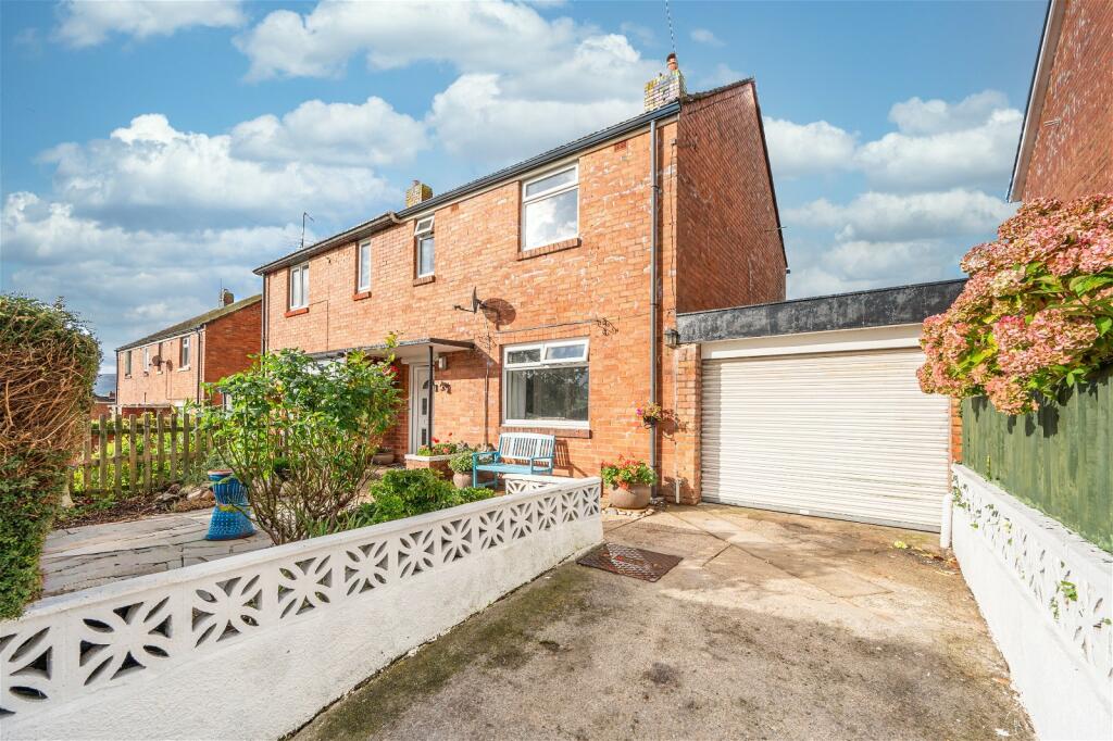 3 bedroom semidetached house for sale in Old Barn Way, Abergavenny, NP7