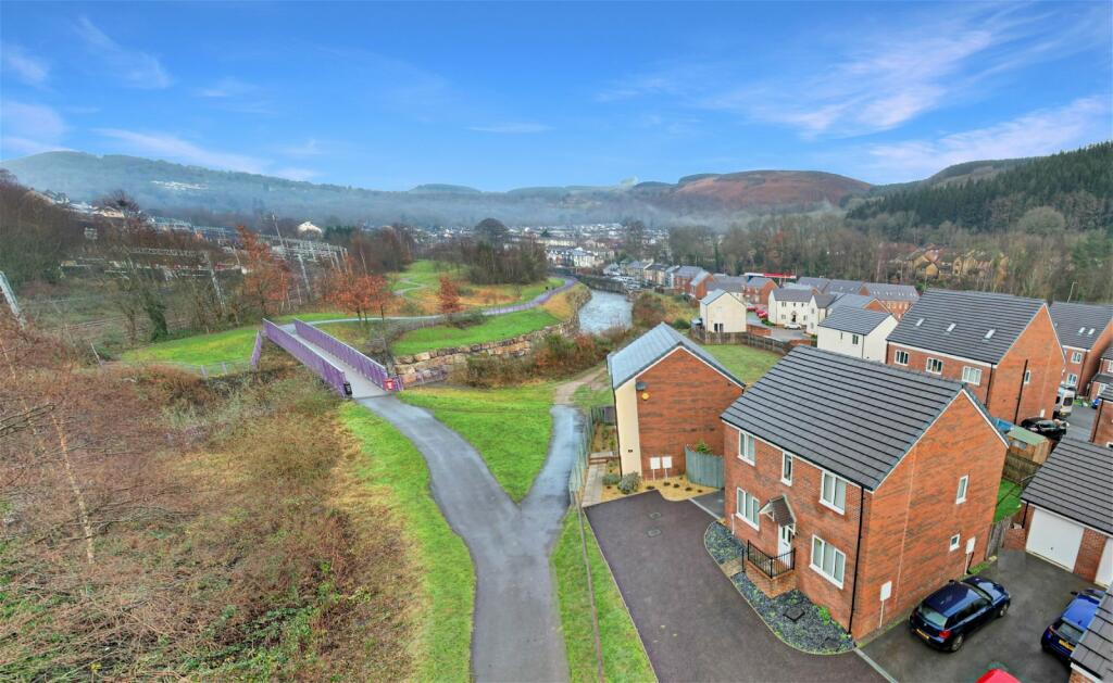 4 bedroom detached house for sale in Trem Y Mynydd, Mountain Ash, CF45