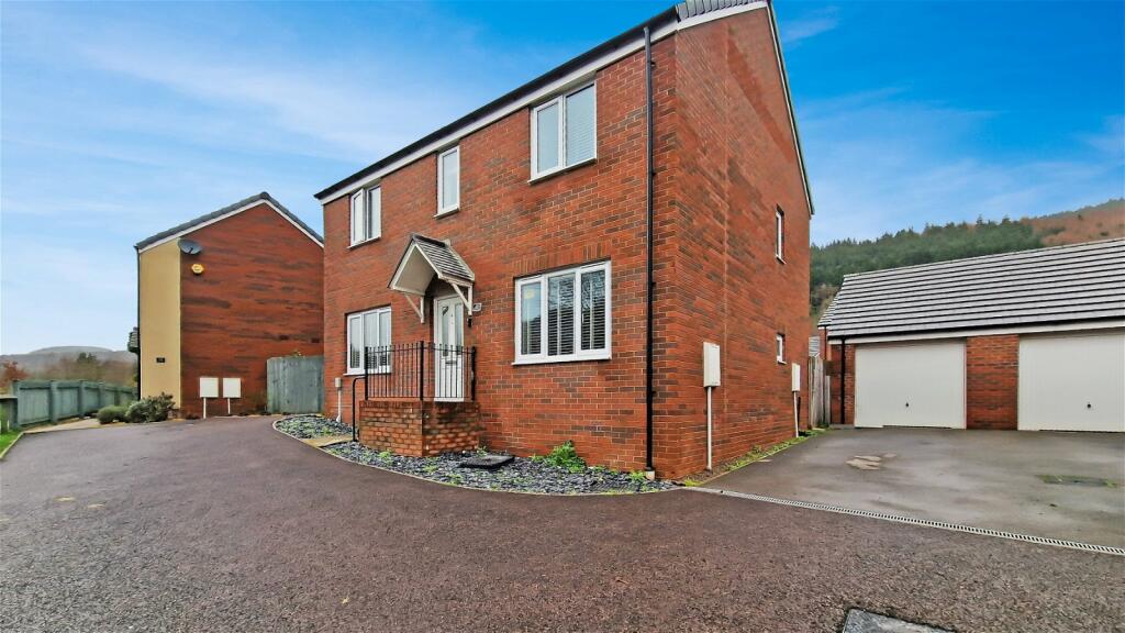 4 bedroom detached house for sale in Trem Y Mynydd, Mountain Ash, CF45