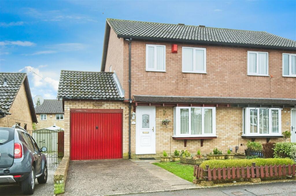 3 bedroom semidetached house for sale in Saffron Drive, St Mellons, CF3
