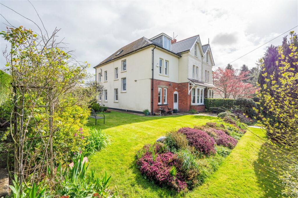 6 bedroom semidetached house for sale in Lansdown Road, Abergavenny, NP7