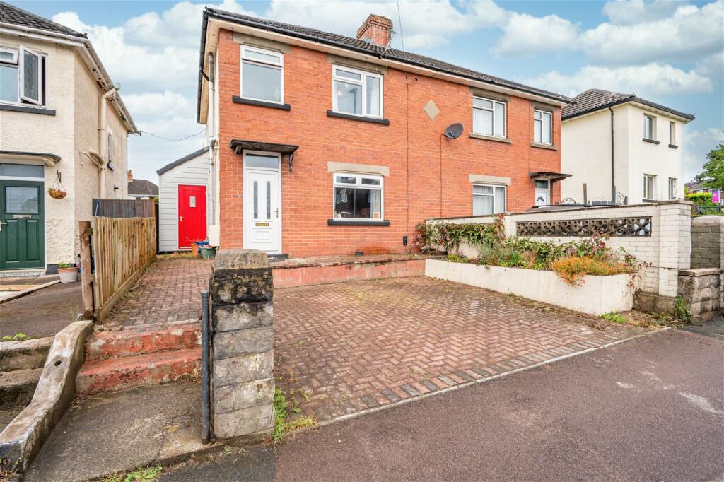 3 bedroom semidetached house for sale in Bulwark Road, Chepstow, NP16
