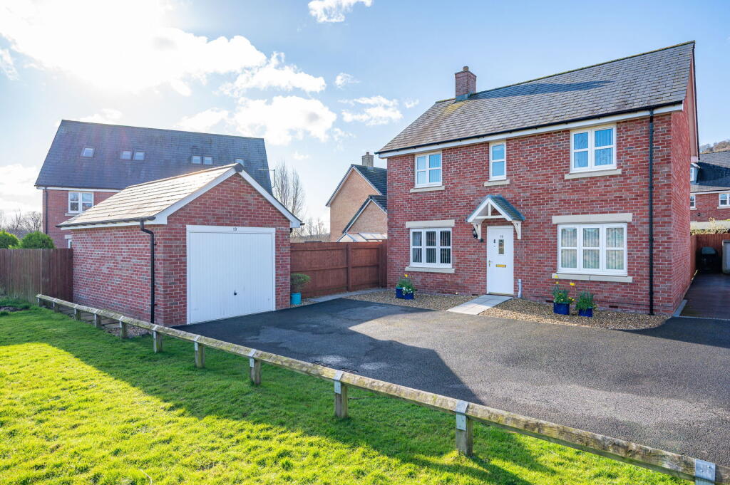 Main image of property: Ffordd Sain Ffwyst, Llanfoist