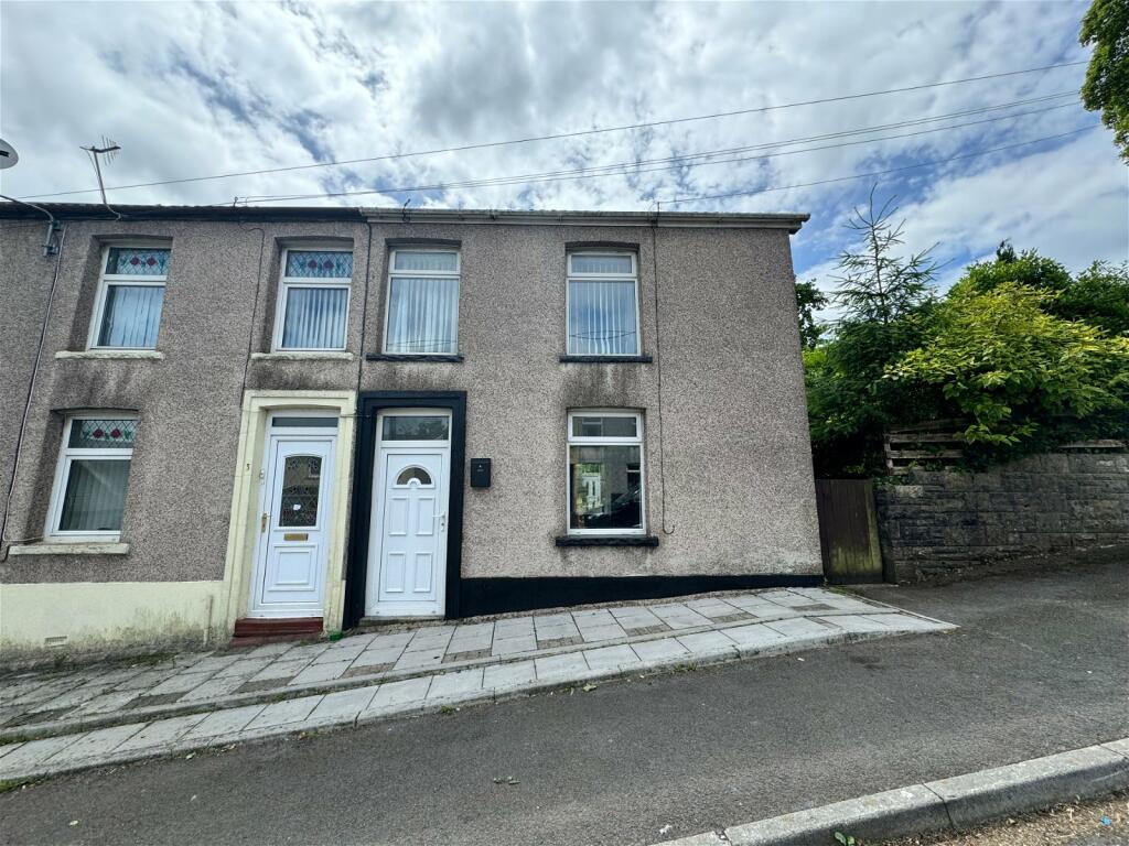 3 bedroom end of terrace house for sale in Station Road, Llangynwyd