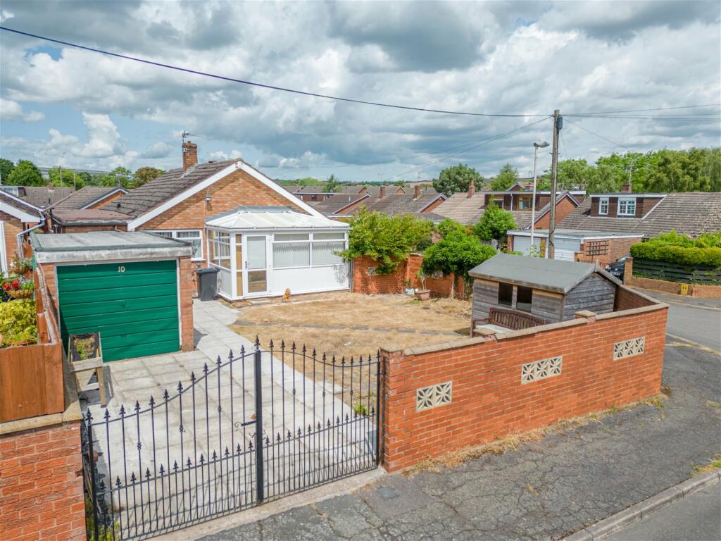 2 bedroom detached bungalow for sale in 10, Woodthorne Walk