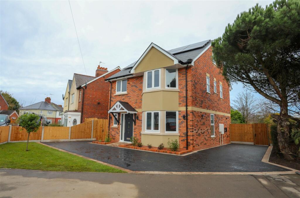 4 bedroom detached house for sale in Hurst Green Road, Halesowen, B62 9QE, B62