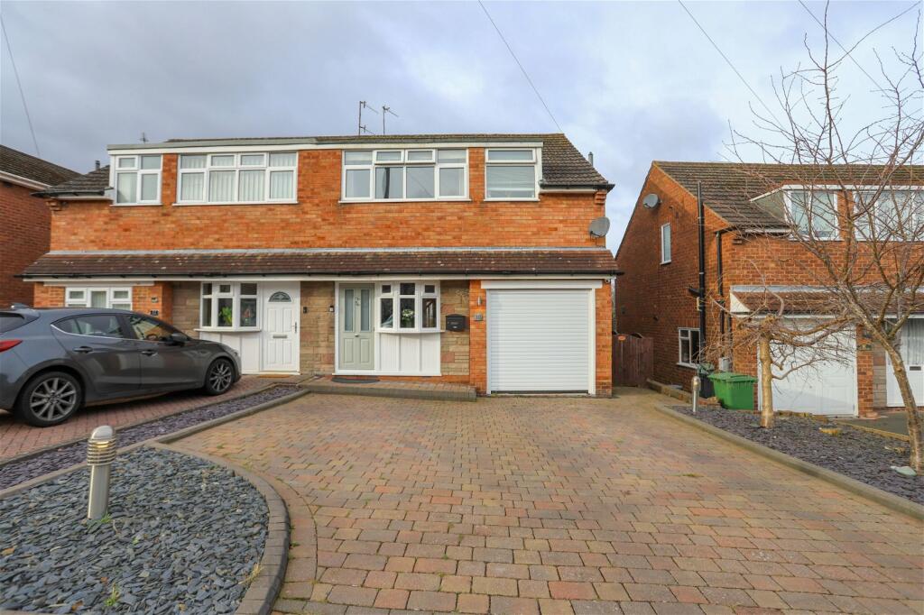 3 bedroom semidetached house for sale in Greenways, Halesowen, B63 2JT