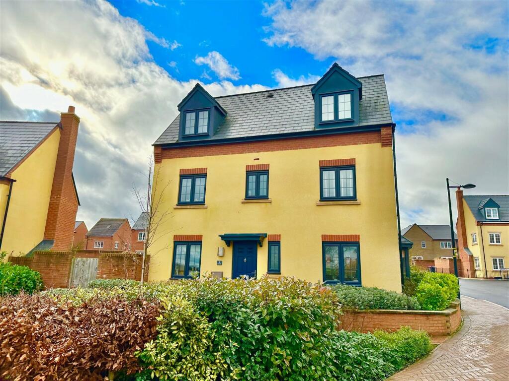 4 bedroom detached house for sale in New Meadow Road, Lightmoor Village