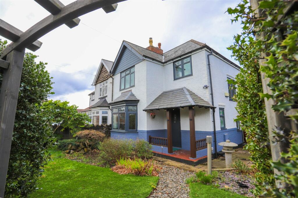 3 bedroom semidetached house for sale in Narrow Lane, Halesowen, B62