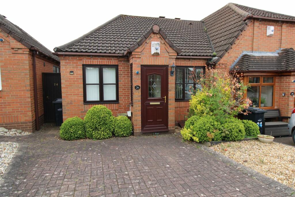 2 bedroom terraced bungalow for sale in Burnt Oak Drive, Stourbridge