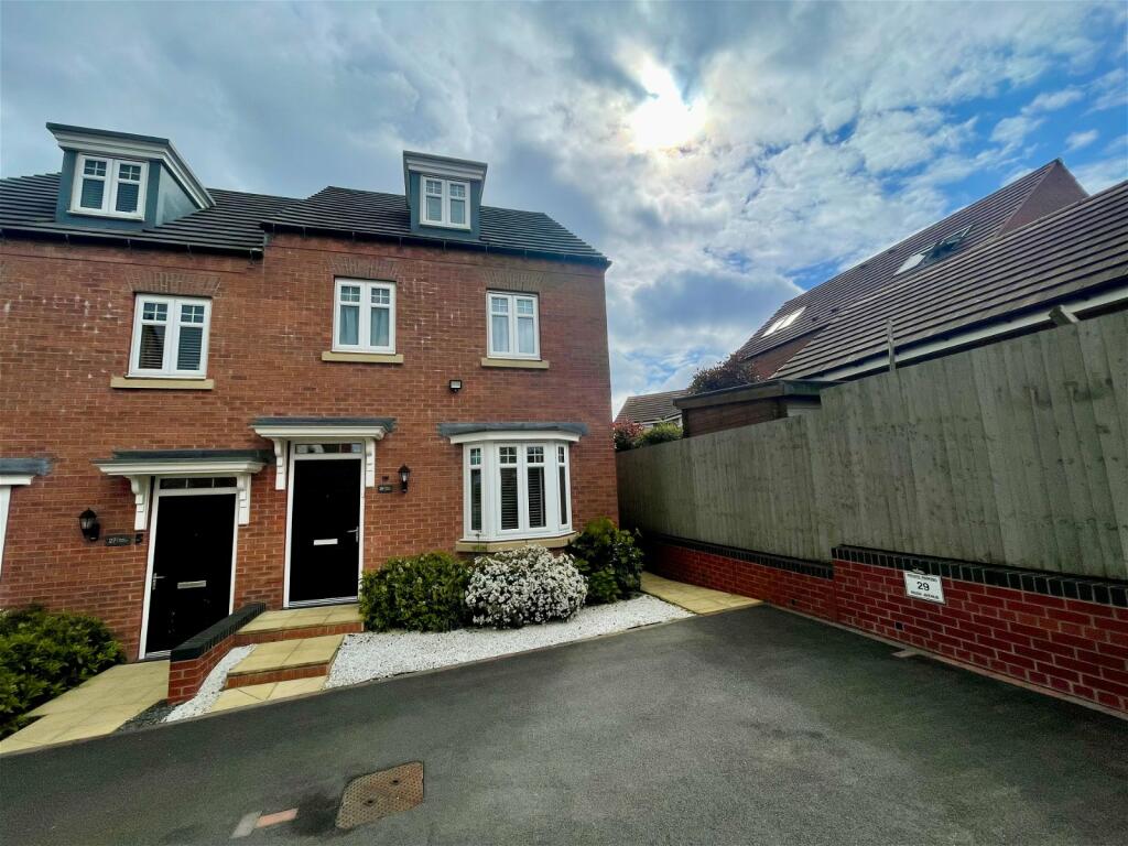 3 bedroom semidetached house for sale in Rook Avenue, Burton On Trent