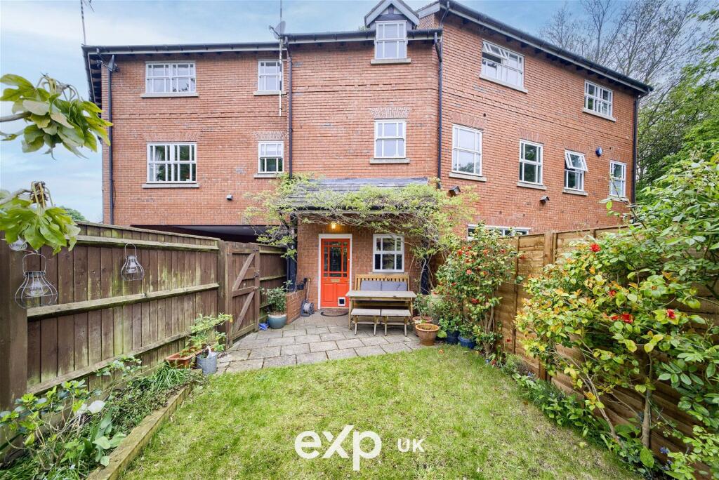 2 bedroom terraced house for sale in Riverside Drive, Selly Park, B29