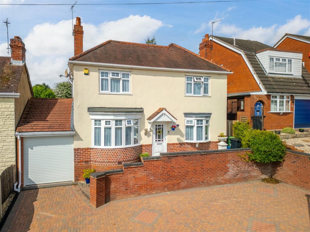 4 bedroom detached house for sale in Dunns Bank, Brierley Hill, DY5 2ES