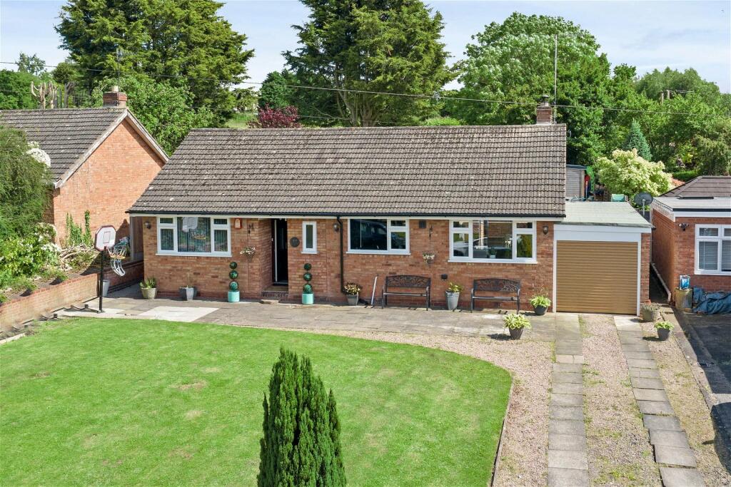 3 bedroom detached bungalow for sale in Lower Cladswell Lane, Cookhill, Alcester, B49 5JY, B49