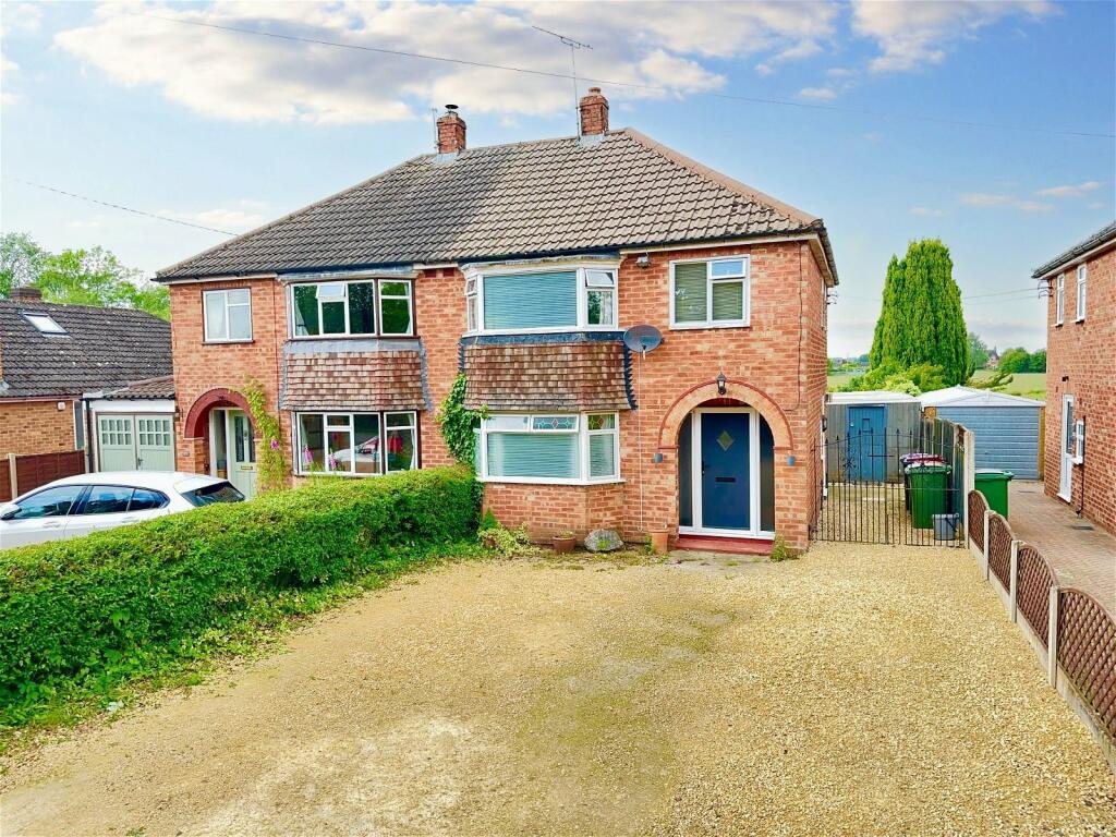 3 bedroom semidetached house for sale in Newport Road, Edgmond