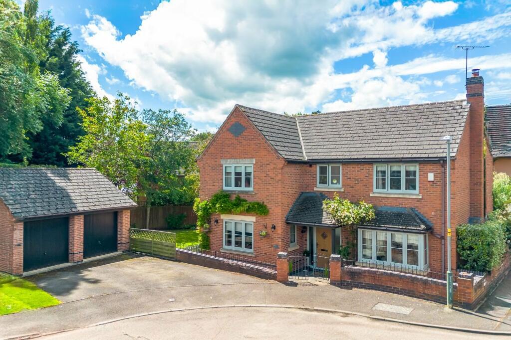 4 bedroom detached house for sale in Fordington Place, CV35