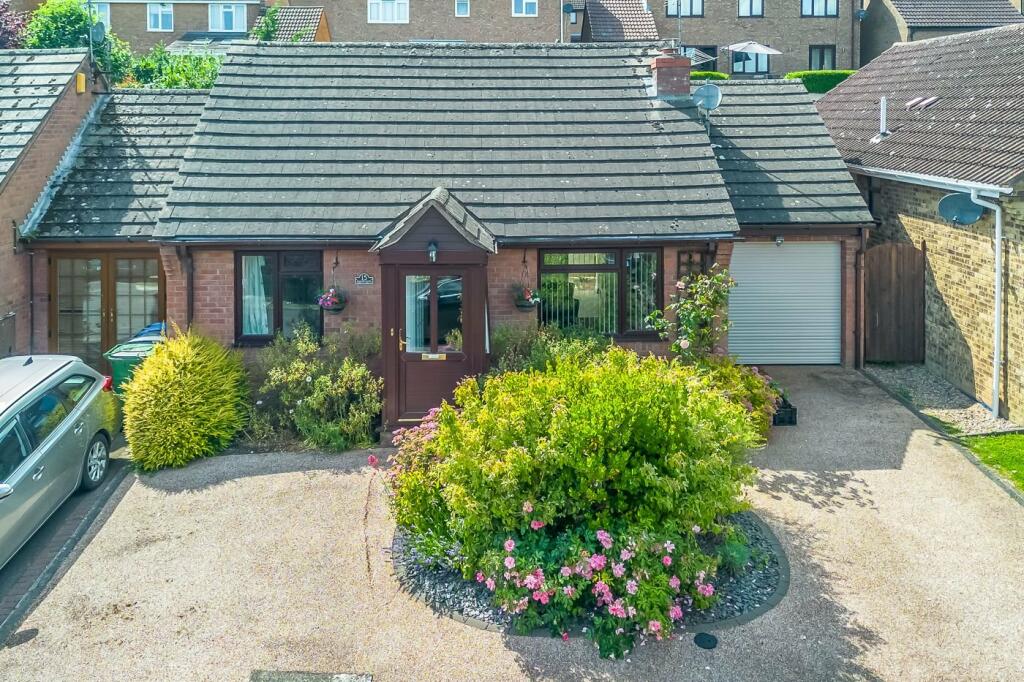 2 bedroom semidetached bungalow for sale in Meadow Crofts ,