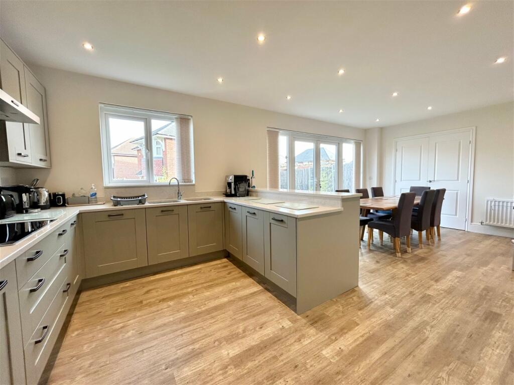 Additional property image - Broomyshaw Close, Tamworth, B77 4FQ