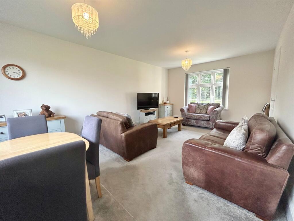 Additional property image - Broomyshaw Close, Tamworth, B77 4FQ