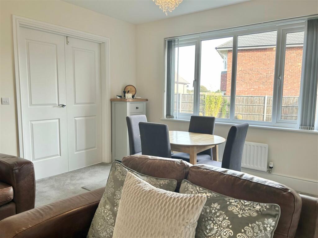 Additional property image - Broomyshaw Close, Tamworth, B77 4FQ