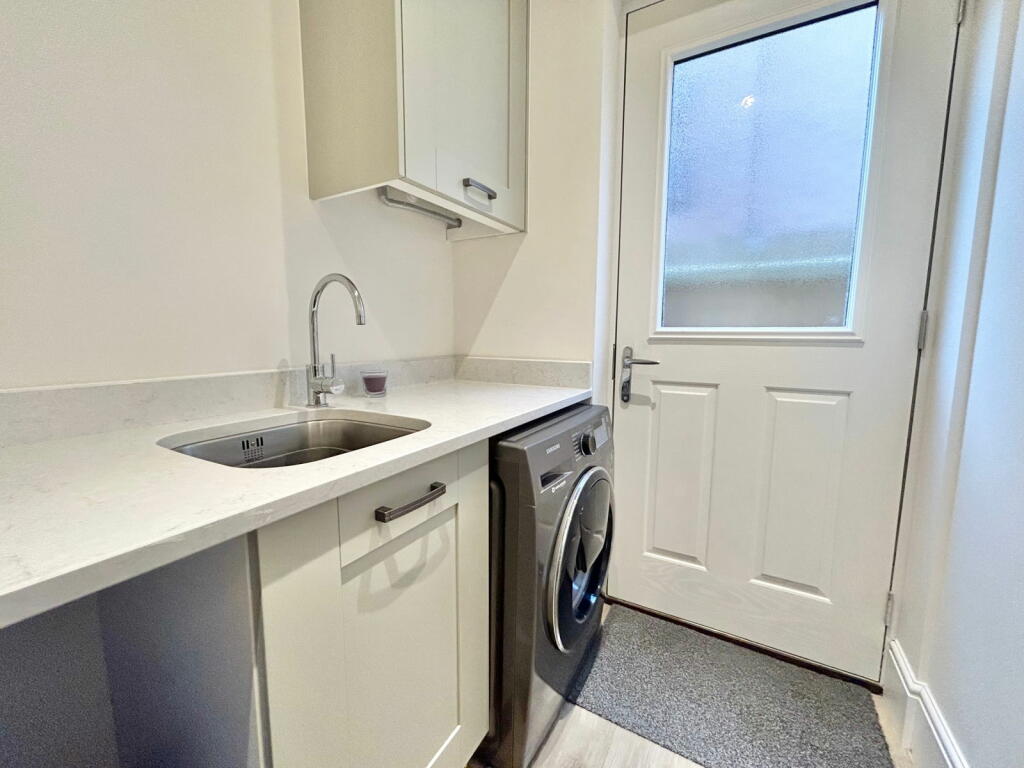 Additional property image - Broomyshaw Close, Tamworth, B77 4FQ