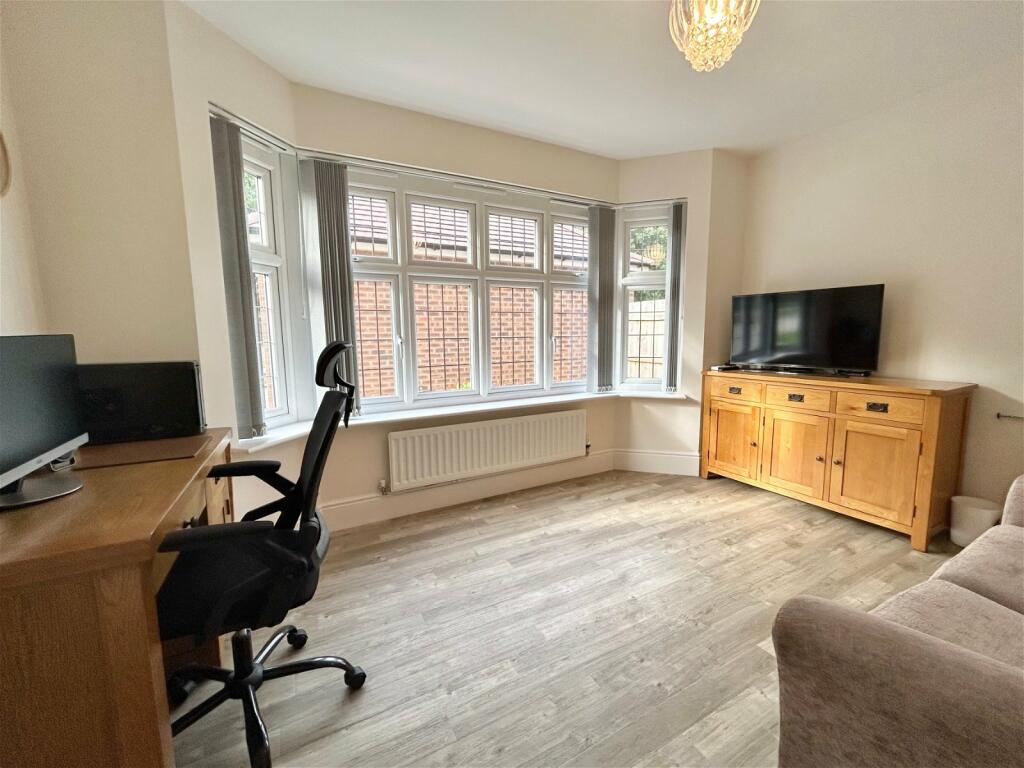Additional property image - Broomyshaw Close, Tamworth, B77 4FQ
