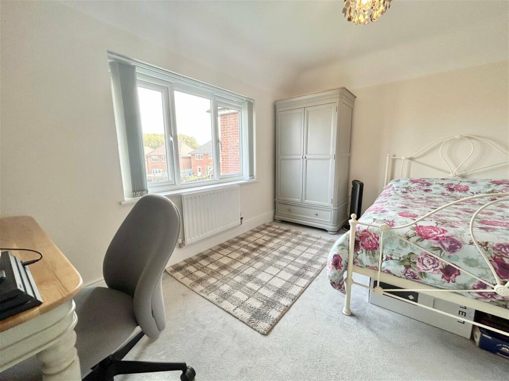 Additional property image - Broomyshaw Close, Tamworth, B77 4FQ