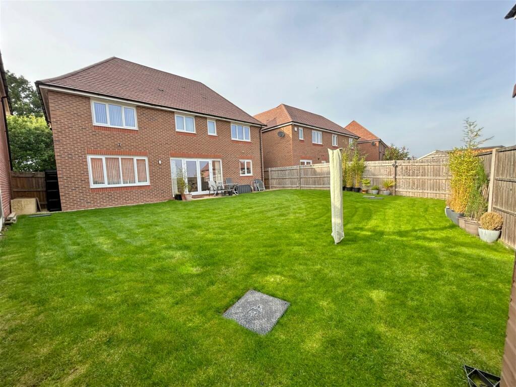 Additional property image - Broomyshaw Close, Tamworth, B77 4FQ