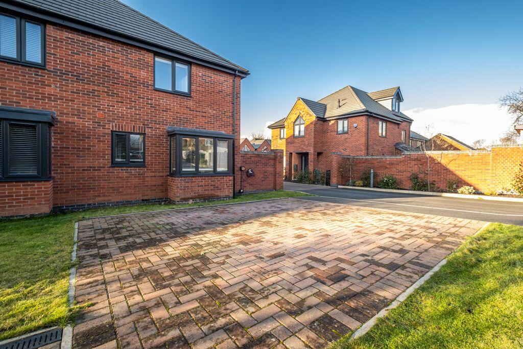 Additional property image - Wigginton Gardens, Tamworth, Staffordshire, B79 8BG