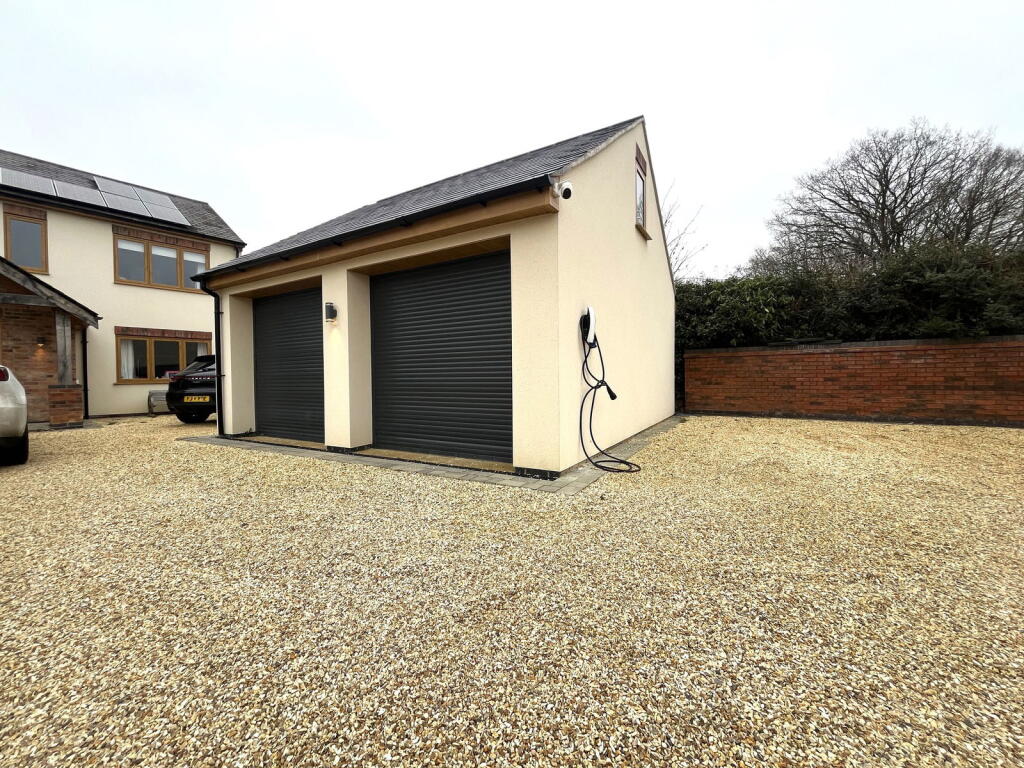 Additional property image - Crumpfields Lane, Webheath, Redditch