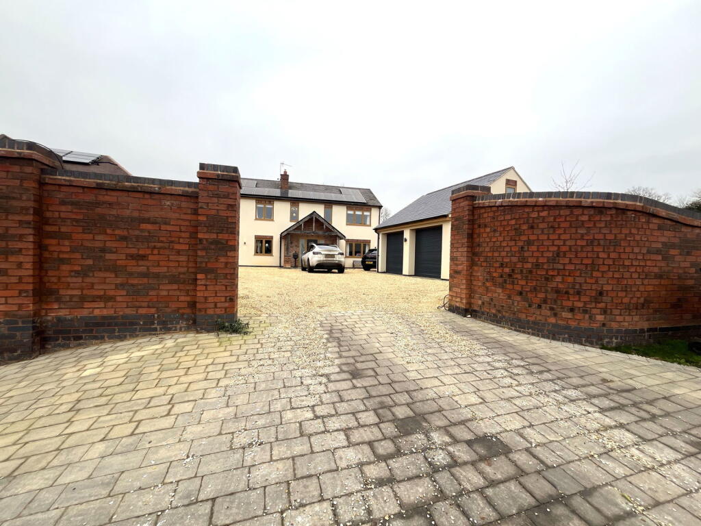 Additional property image - Crumpfields Lane, Webheath, Redditch