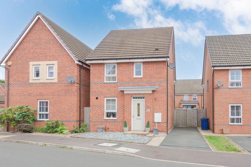 3 bedroom detached house for sale in Hallum Way, Hednesford, WS12