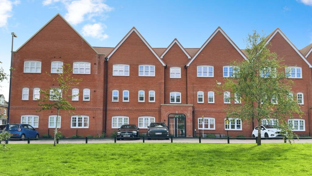 Main image of property: 8 Macniece Close, Selly Oak, Birmingham, B29 6WR