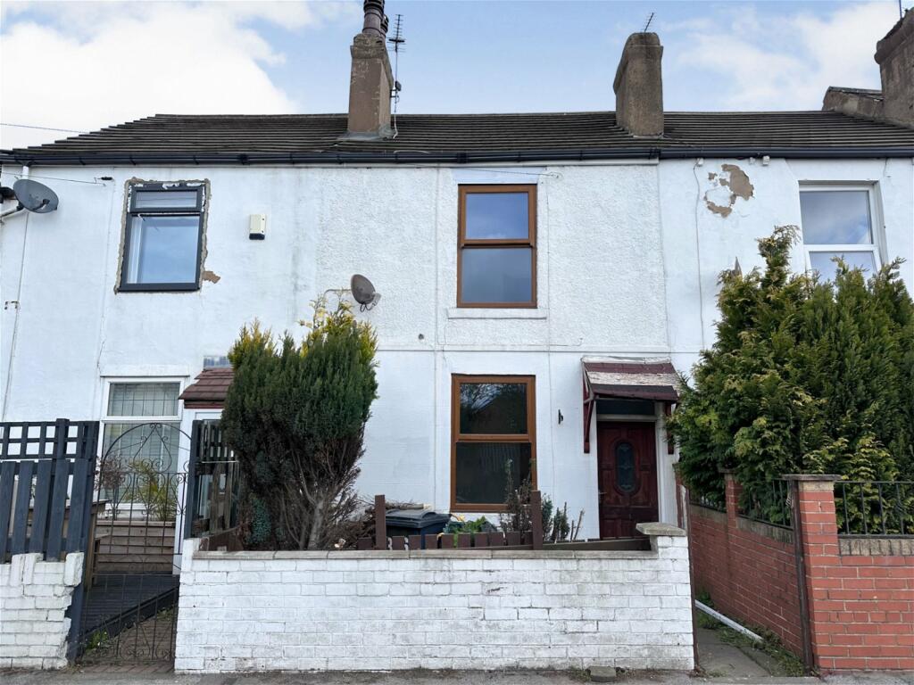 2 bedroom terraced house for sale in Leeds Road, Lofthouse, Wakefield