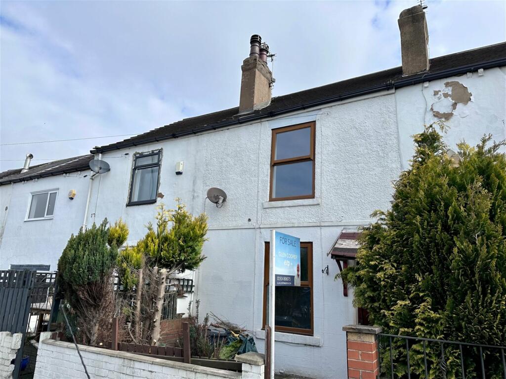 2 bedroom terraced house for sale in Leeds Road, Lofthouse, Wakefield