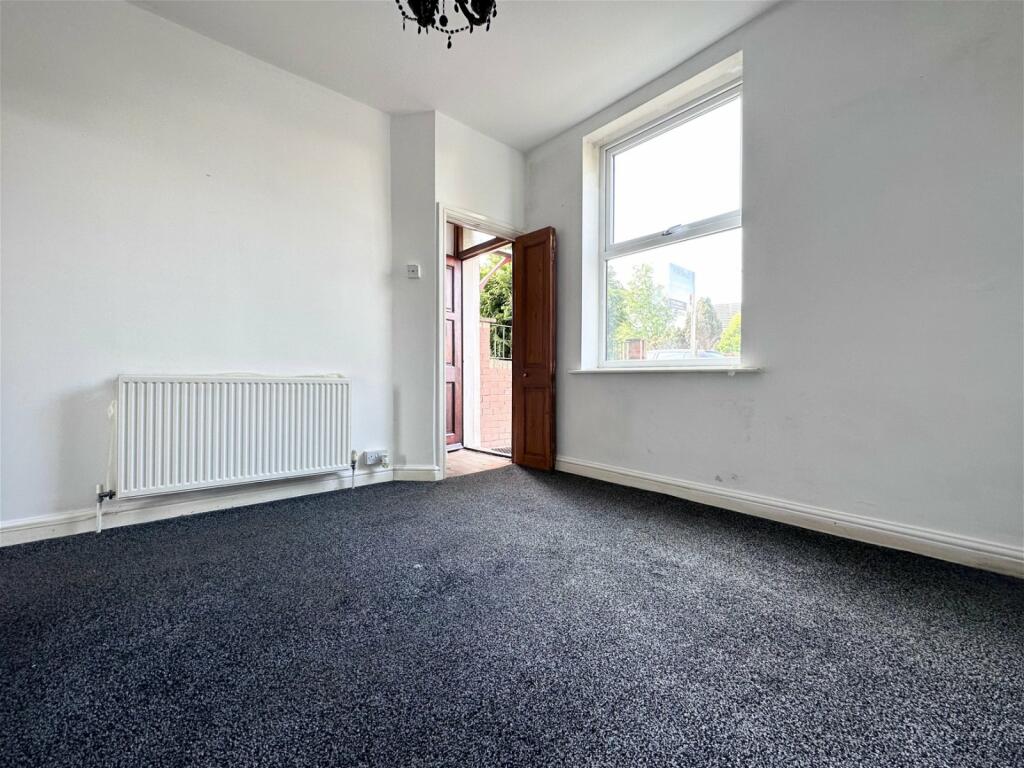 2 bedroom terraced house for sale in Leeds Road, Lofthouse, Wakefield