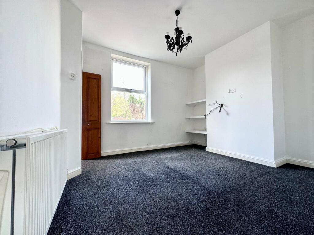 2 bedroom terraced house for sale in Leeds Road, Lofthouse, Wakefield