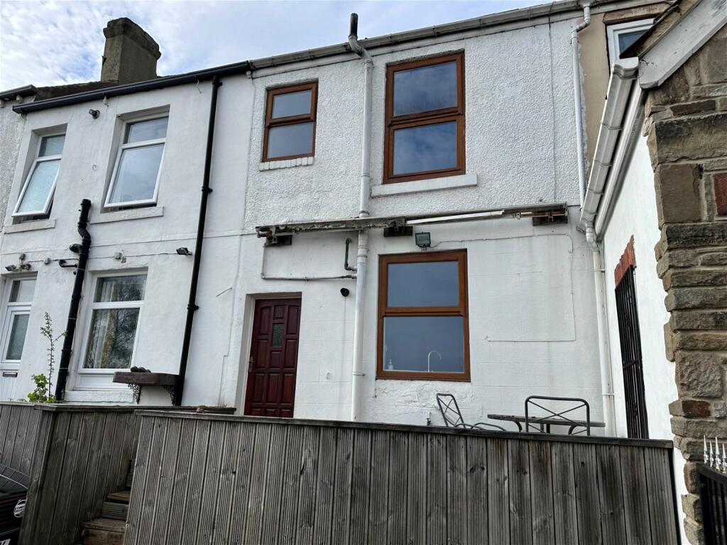2 bedroom terraced house for sale in Leeds Road, Lofthouse, Wakefield