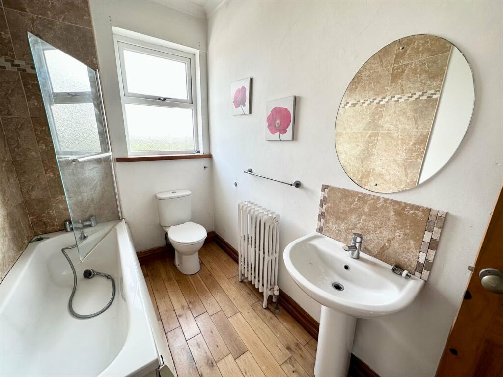 2 bedroom terraced house for sale in Leeds Road, Lofthouse, Wakefield