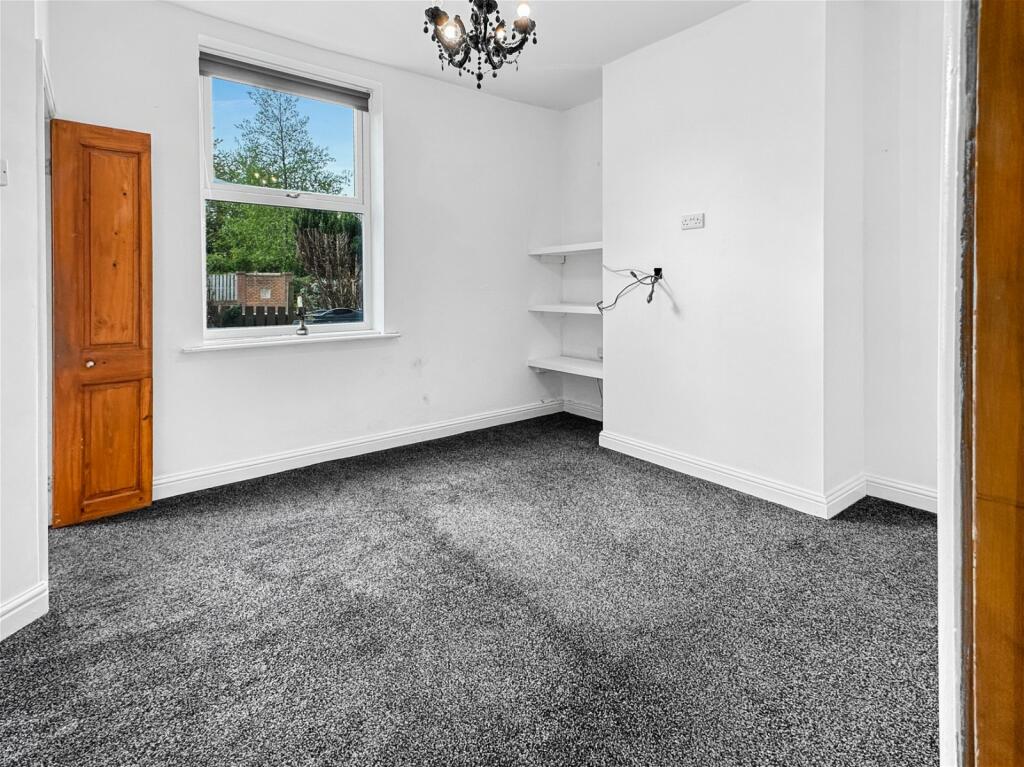 2 bedroom terraced house for sale in Leeds Road, Lofthouse, Wakefield