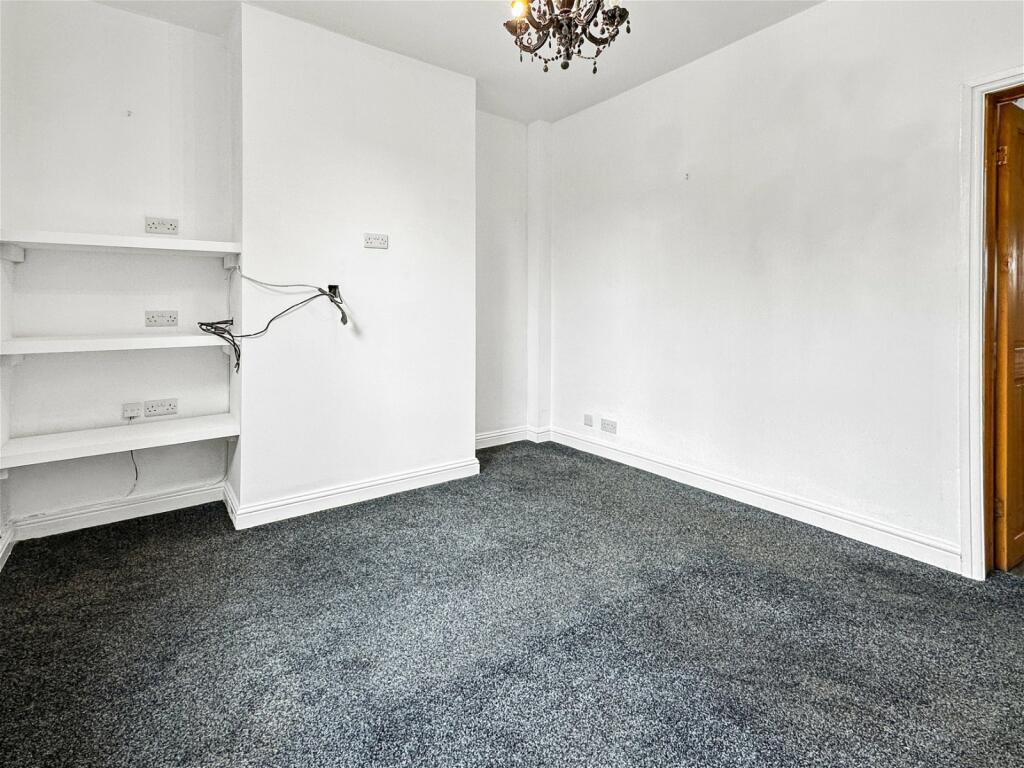 2 bedroom terraced house for sale in Leeds Road, Lofthouse, Wakefield