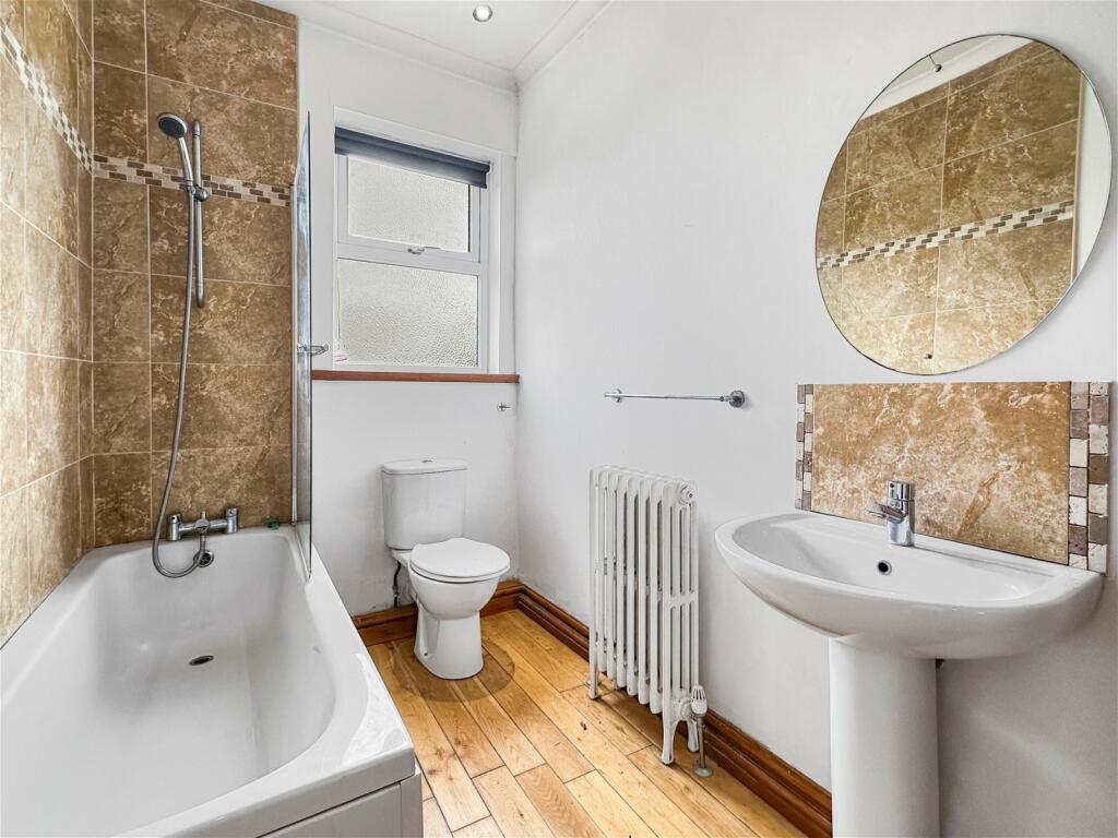 2 bedroom terraced house for sale in Leeds Road, Lofthouse, Wakefield