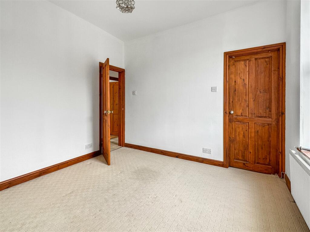 2 bedroom terraced house for sale in Leeds Road, Lofthouse, Wakefield