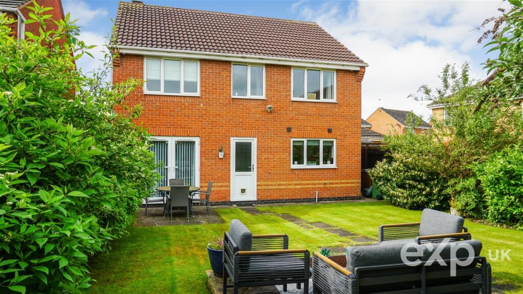 4 bedroom detached house for sale in Cavendish Avenue, Pontefract, WF8