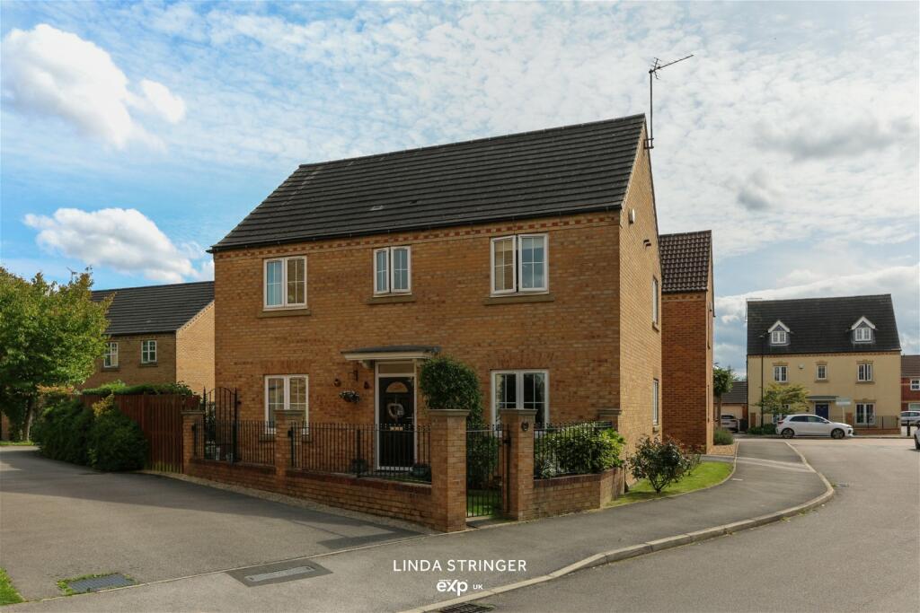 4 bedroom detached house for sale in Carson Avenue, Laughton Common, S25