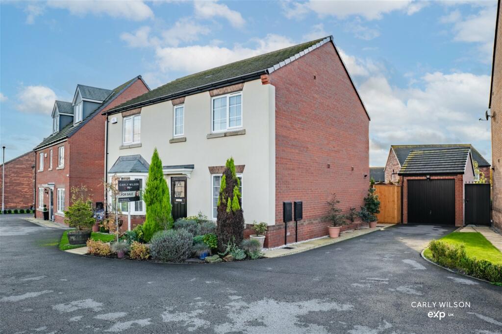 4 bedroom detached house for sale in Bairstow Gardens, Rawmarsh