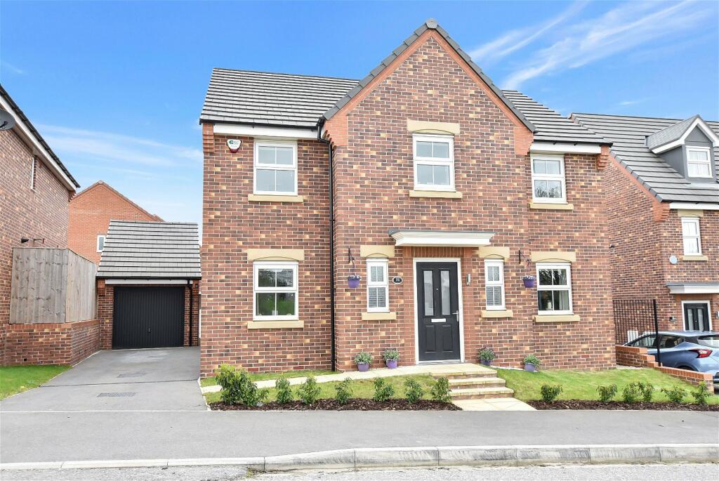 4 bedroom detached house for sale in Stanley Parkway, STANLEY