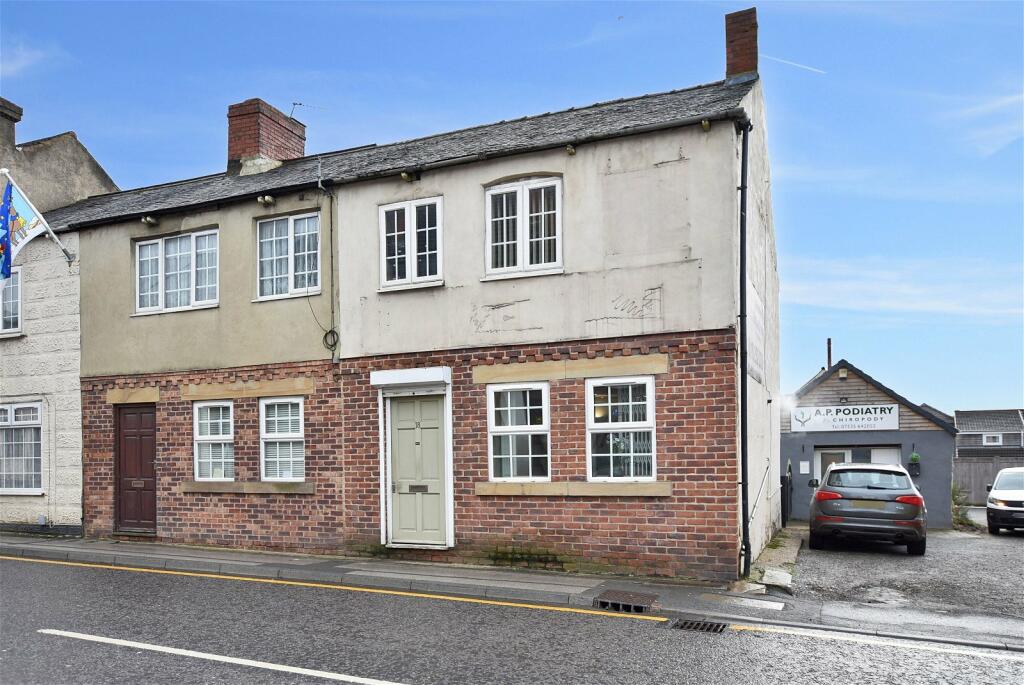 3 bedroom end of terrace house for sale in High Street, KIPPAX, Leeds. LS25 7AB, LS25