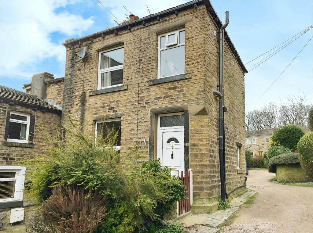 2 bedroom cottage for sale in Quarmby Fold, Huddersfield, HD3